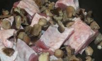 Мясо индейки с грибами в духовке