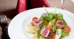 Как приготовить французский классический салат Низуаз с тунцом и заправку